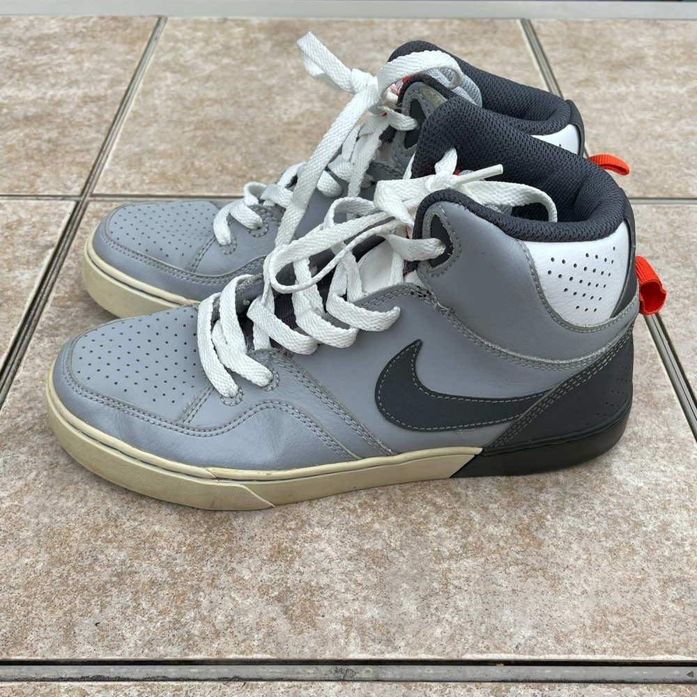 Nike shoes size 4Y
